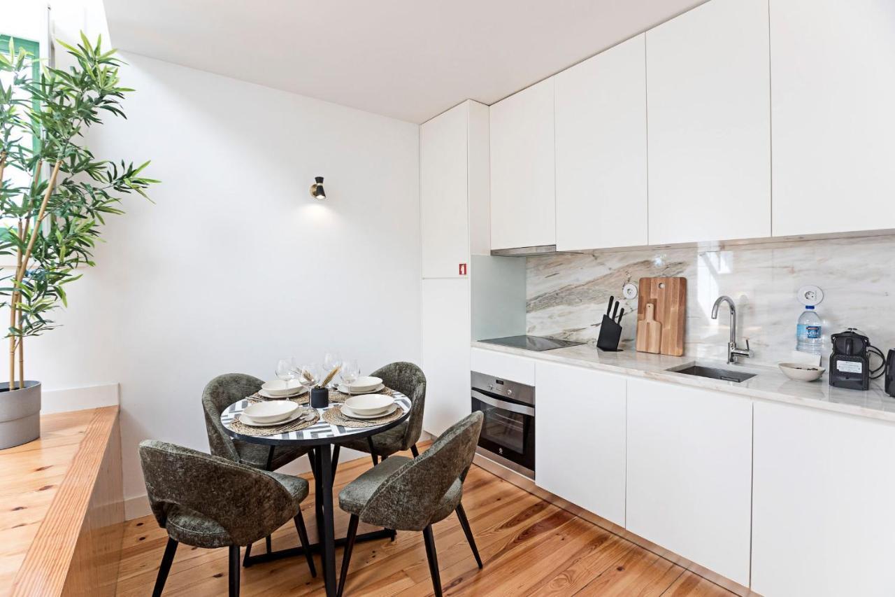 D. Joao IV Apartments By Lovelystay Porto Exterior photo